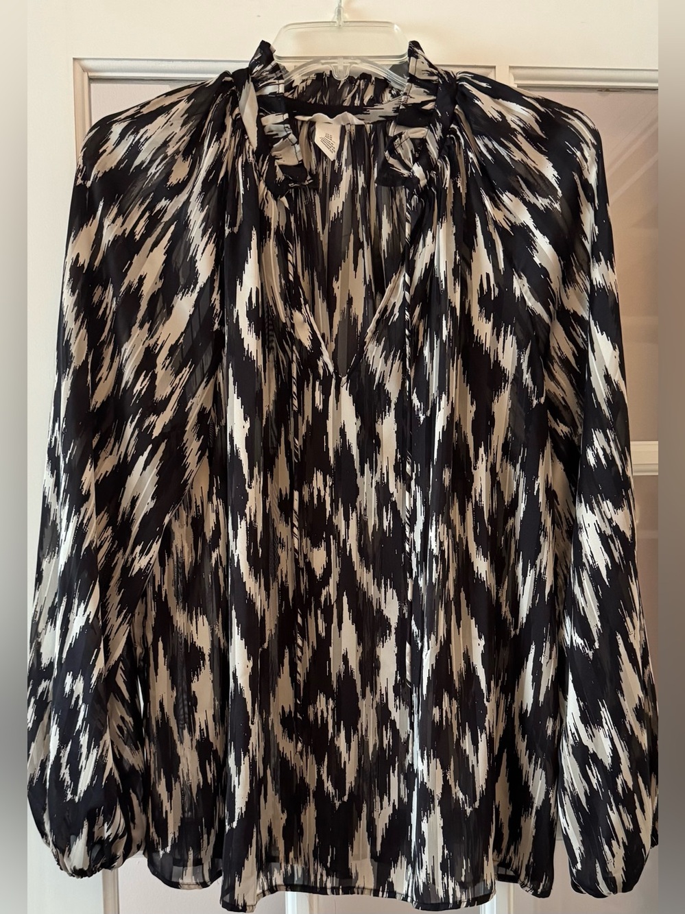 EUC v neck with tie H&M blouse